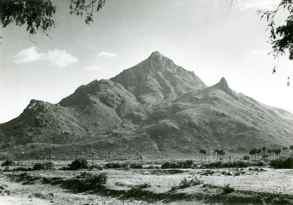 B&W-panchamuga-Arunachala